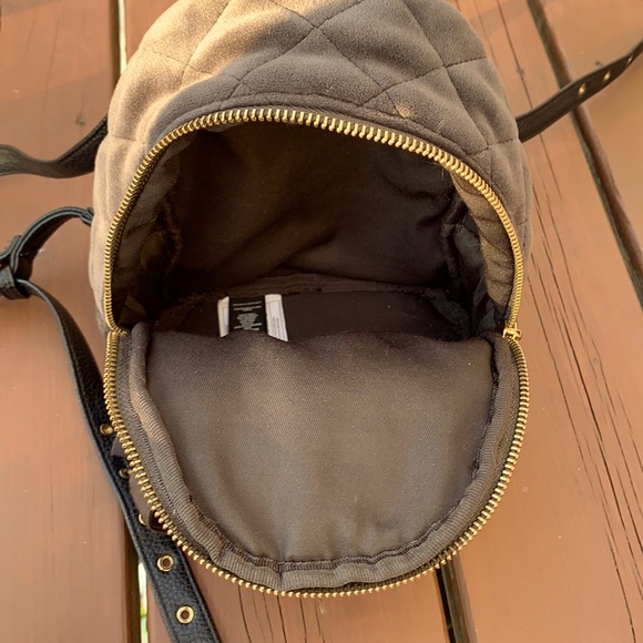 Medium sized back pack - Picture 4 of 4